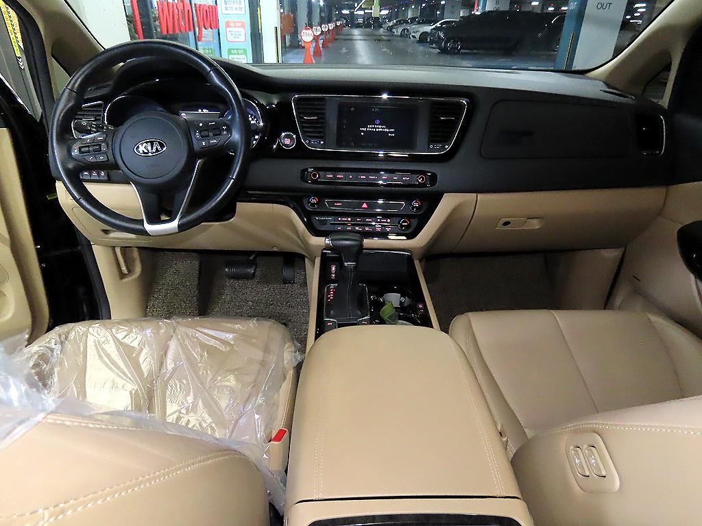 KIA Carnival - Vista 10