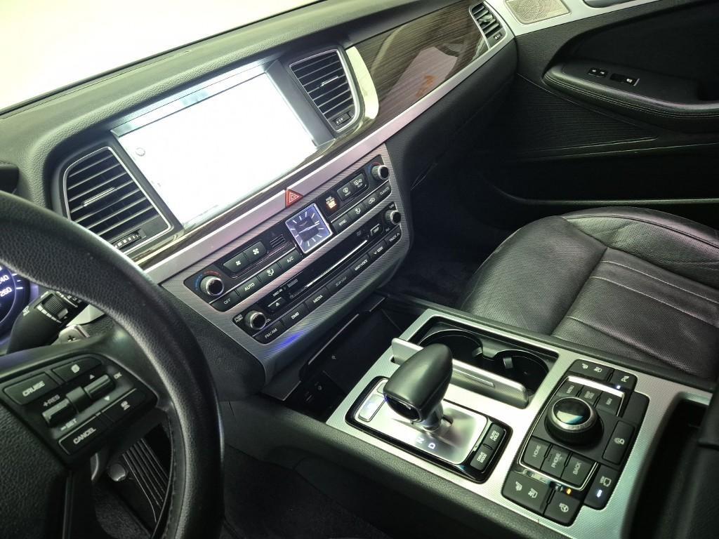 Genesis G80 - Vista 10