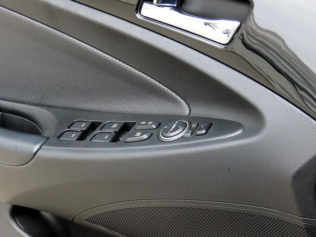 HYUNDAI Sonata - Vista 11