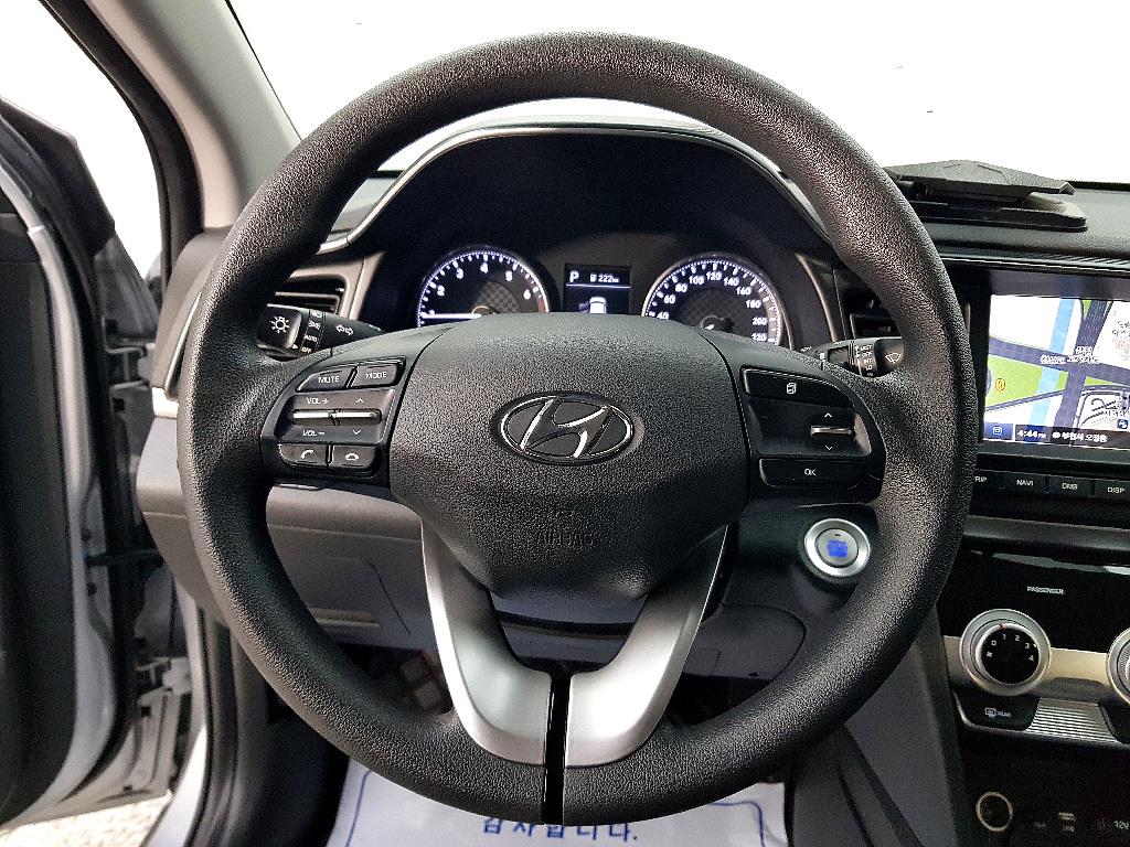 HYUNDAI Avante - Vista 11