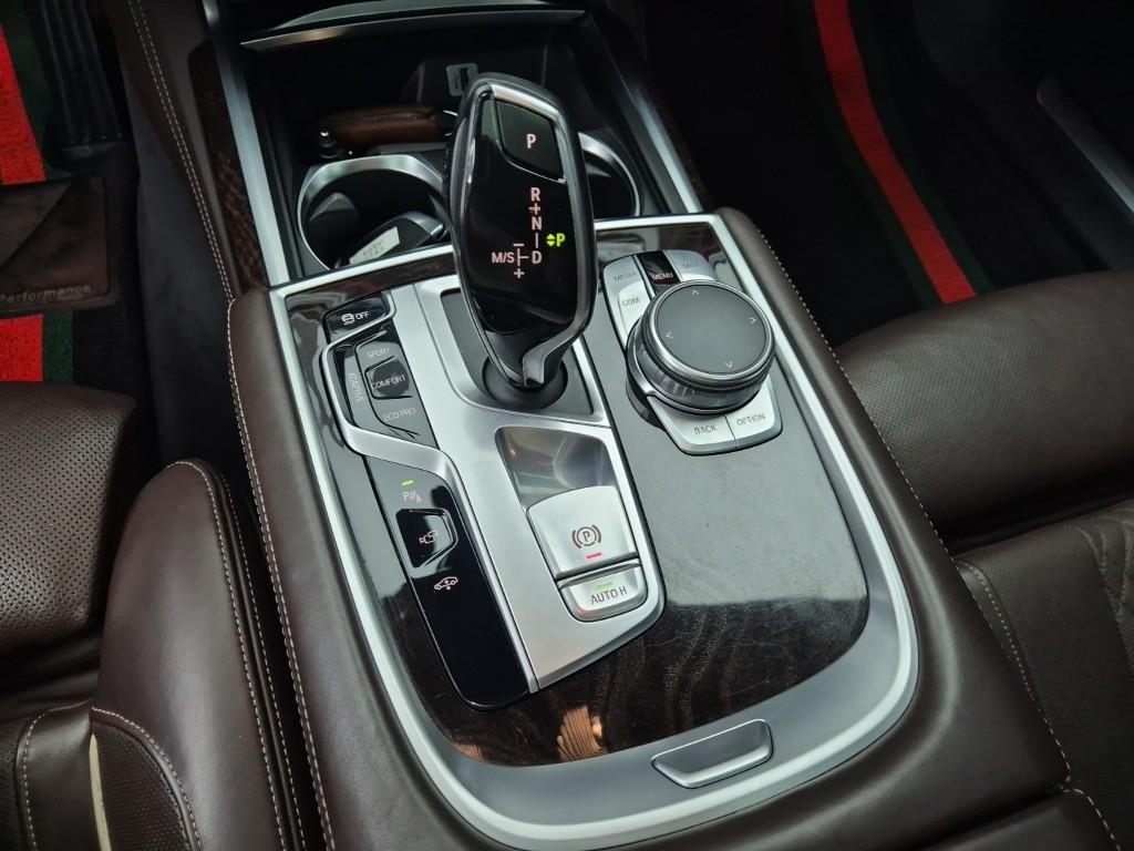 BMW 7 Series - Vista 8