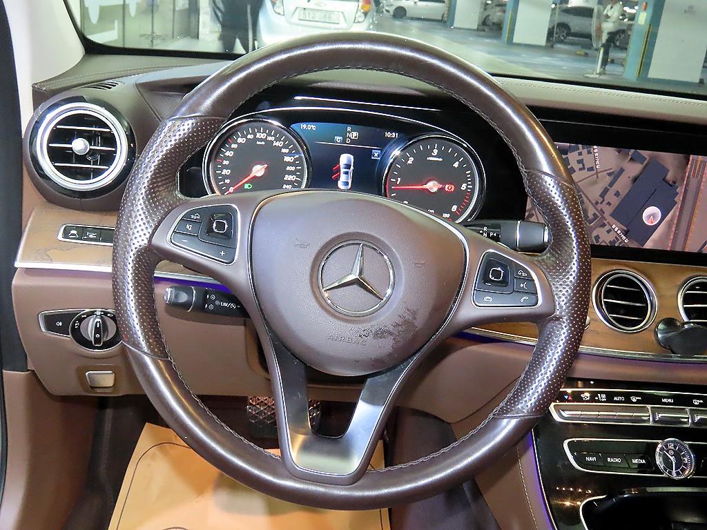 Mercedes Benz E class - Vista 8