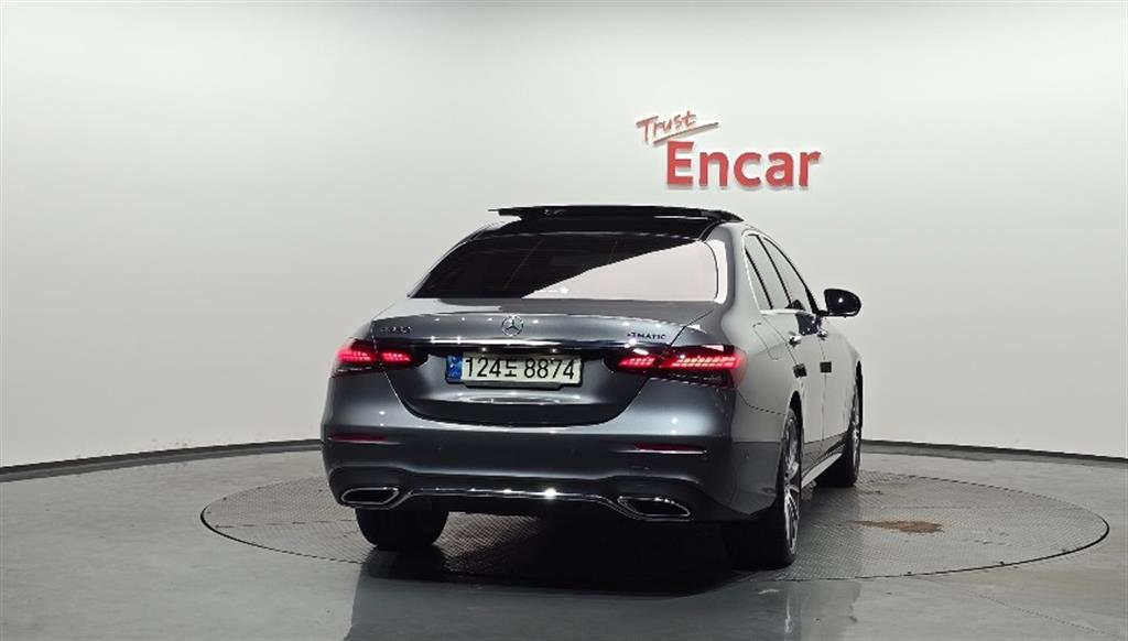 Mercedes Benz E class - Vista 4