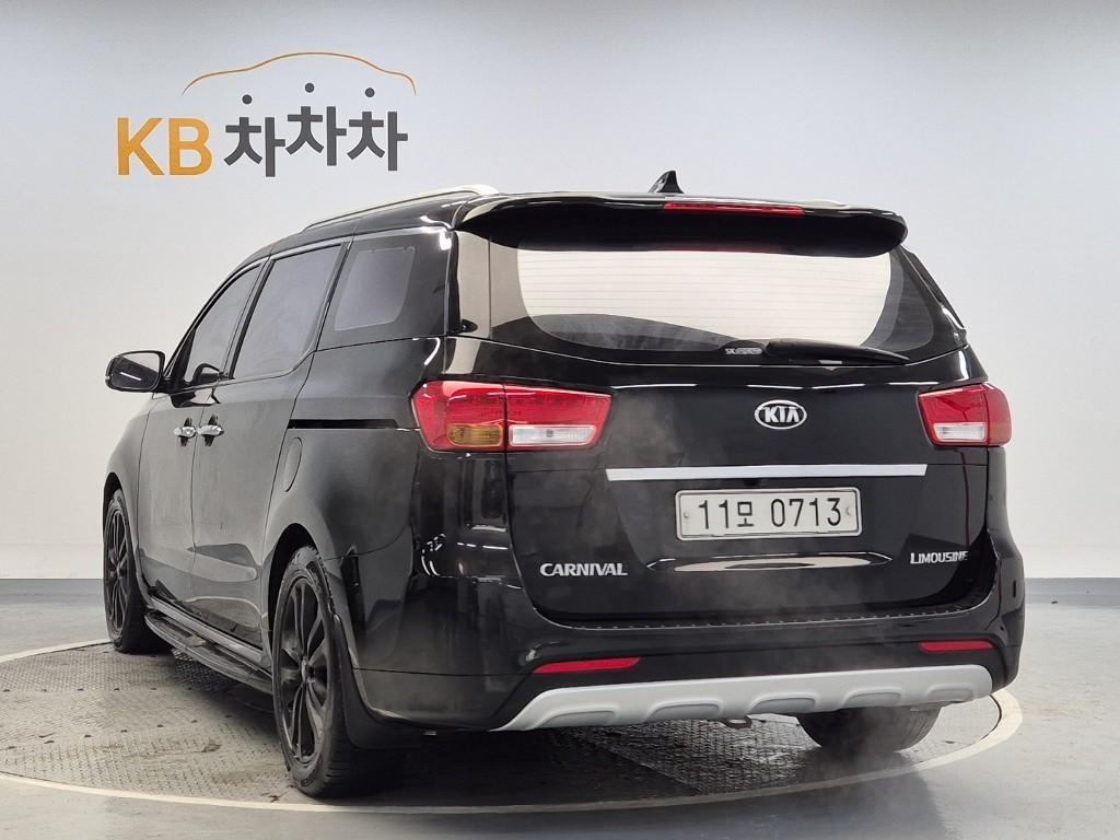 KIA Carnival - Vista 2