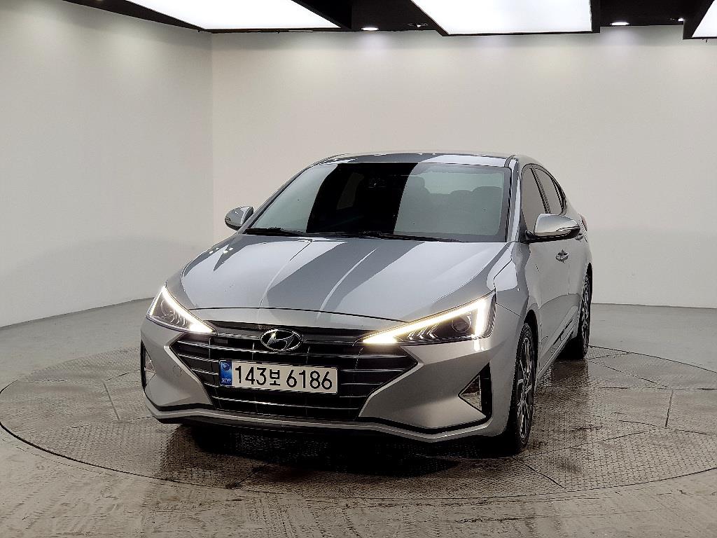 HYUNDAI Avante - Vista 2