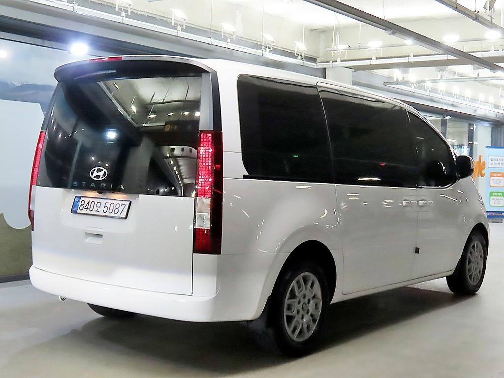 HYUNDAI Staria - Vista 4