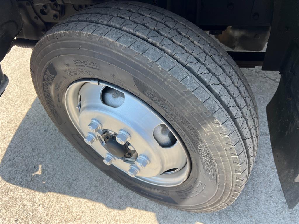 medium and large cargo truck - Vista 11