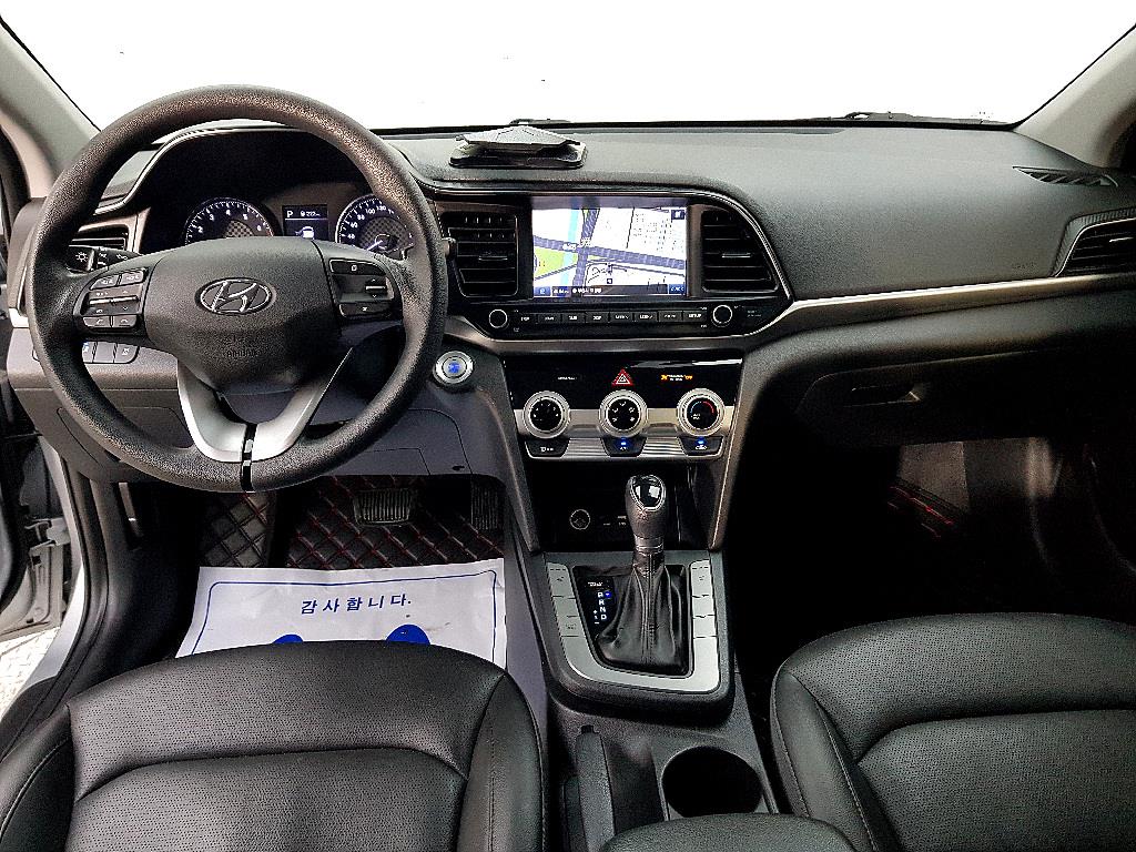 HYUNDAI Avante - Vista 5