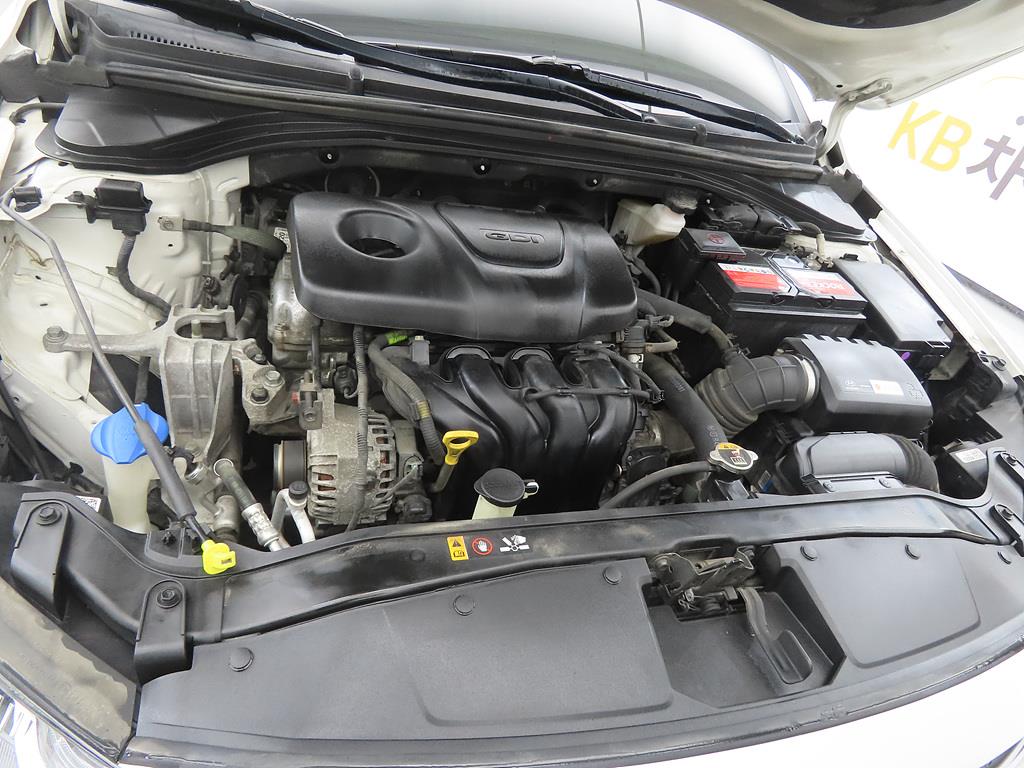 HYUNDAI Avante 2018 Blanco - Importación desde Corea - HF Imports Iquique - Foto 19