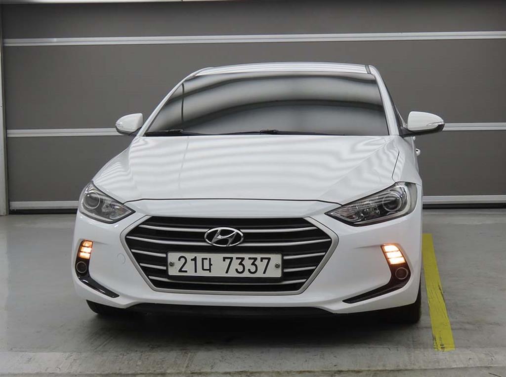 HYUNDAI Avante - Vista 2