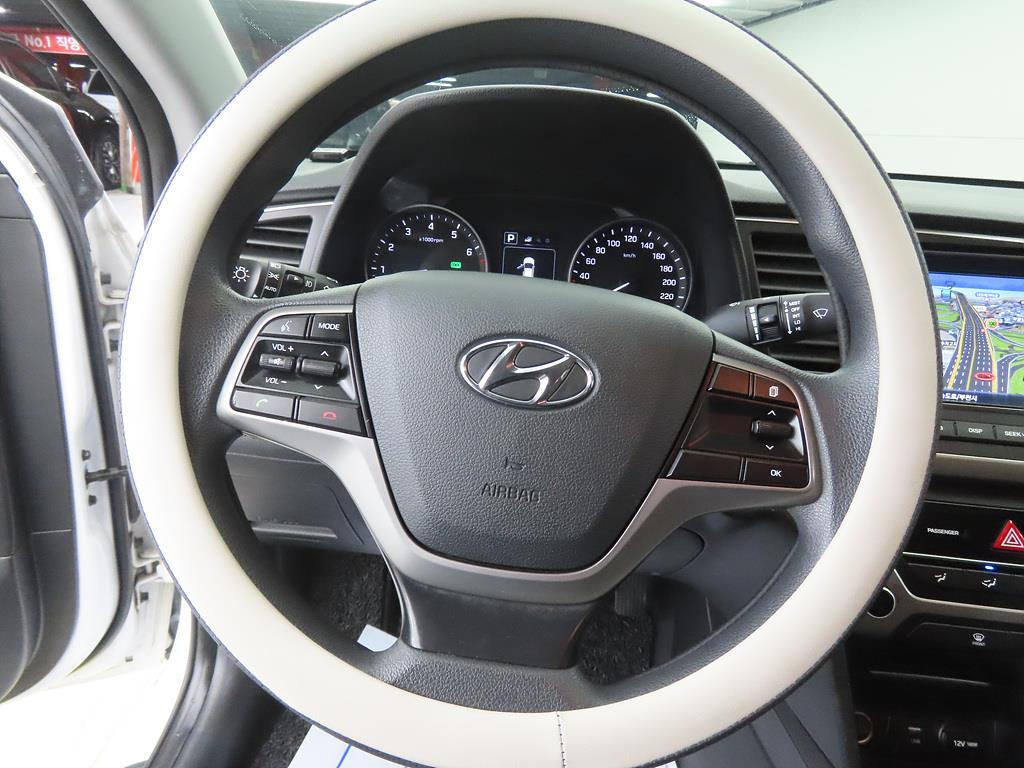 HYUNDAI Avante - Vista 8