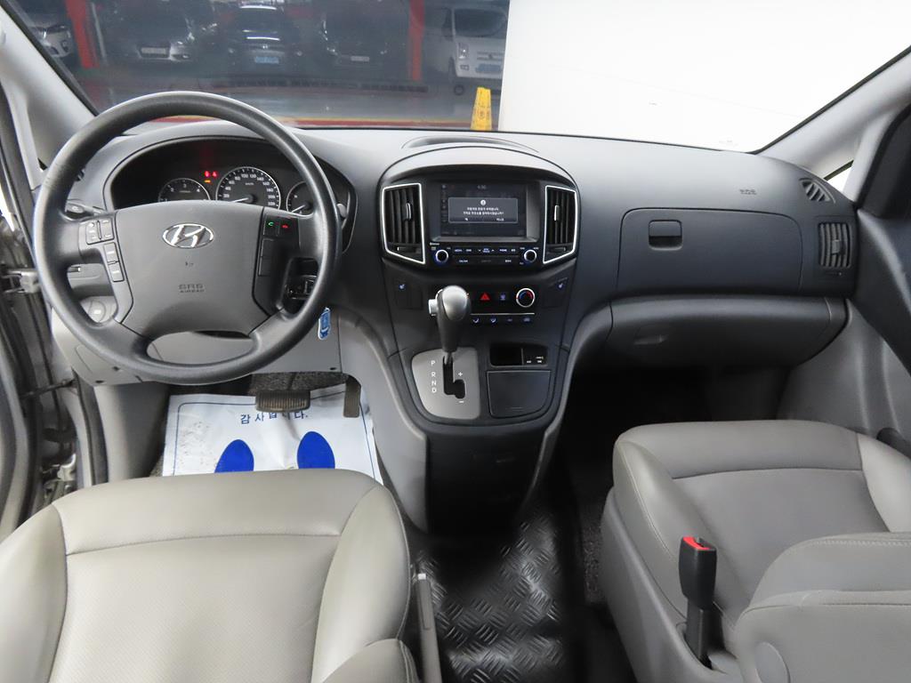HYUNDAI Starex - Vista 7