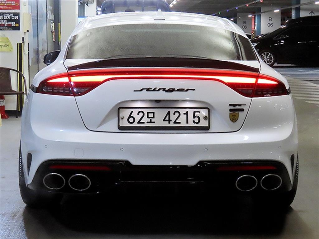 KIA Stinger - Vista 5