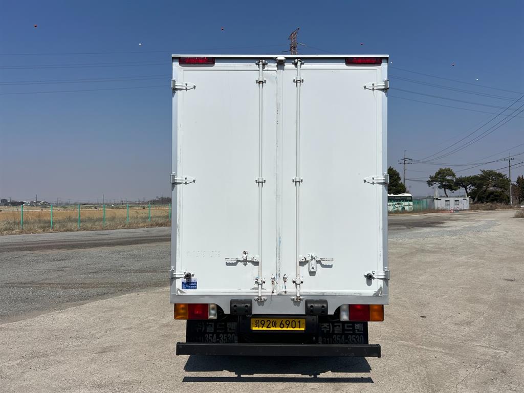 medium and large cargo truck - Vista 6