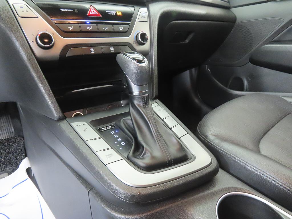 HYUNDAI Avante - Vista 11