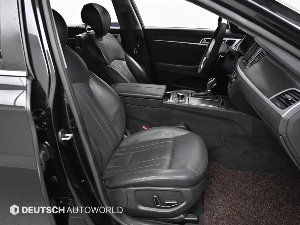 HYUNDAI Genesis - Vista 10