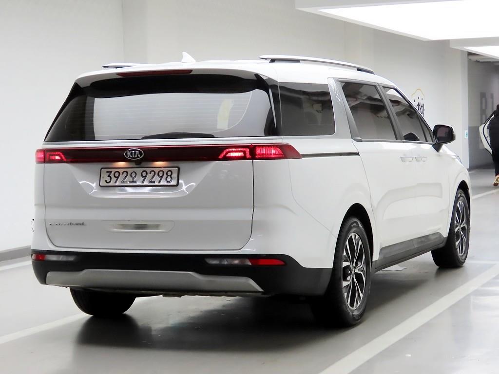 KIA Carnival - Vista 4