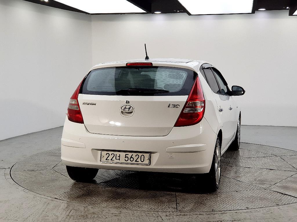 HYUNDAI i30 - Vista 3