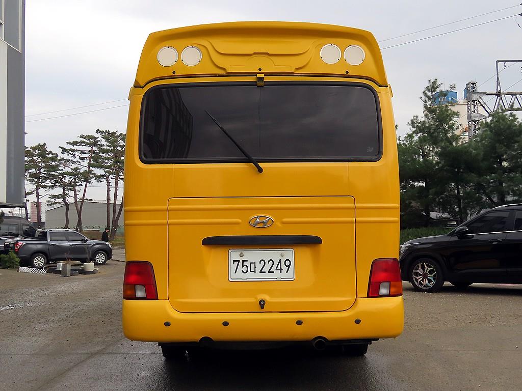 medium and large bus Hyundai bus - Vista 4