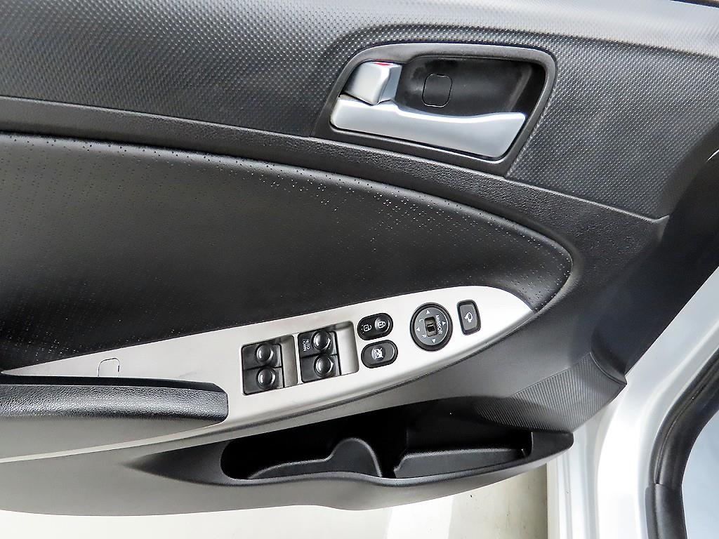 HYUNDAI Accent - Vista 11