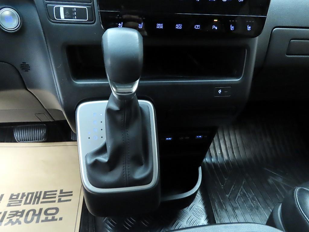 HYUNDAI Staria - Vista 10