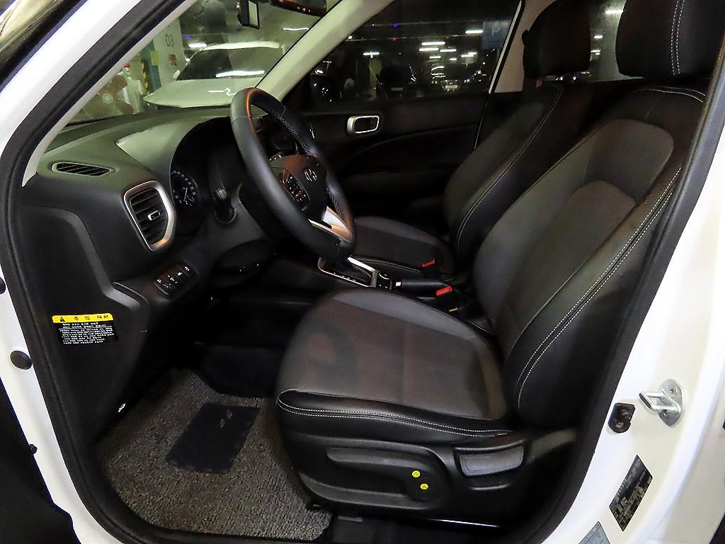 HYUNDAI Venue - Vista 6
