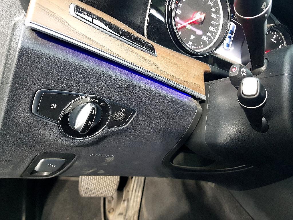 Mercedes Benz E class - Vista 10