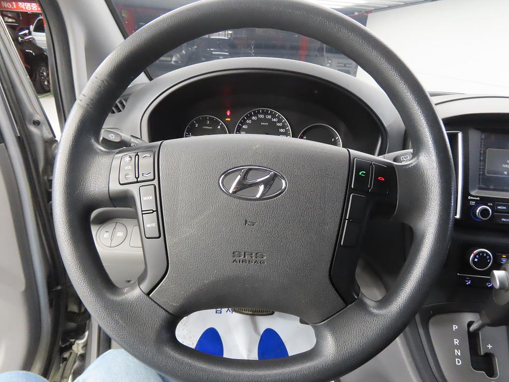 HYUNDAI Starex - Vista 8