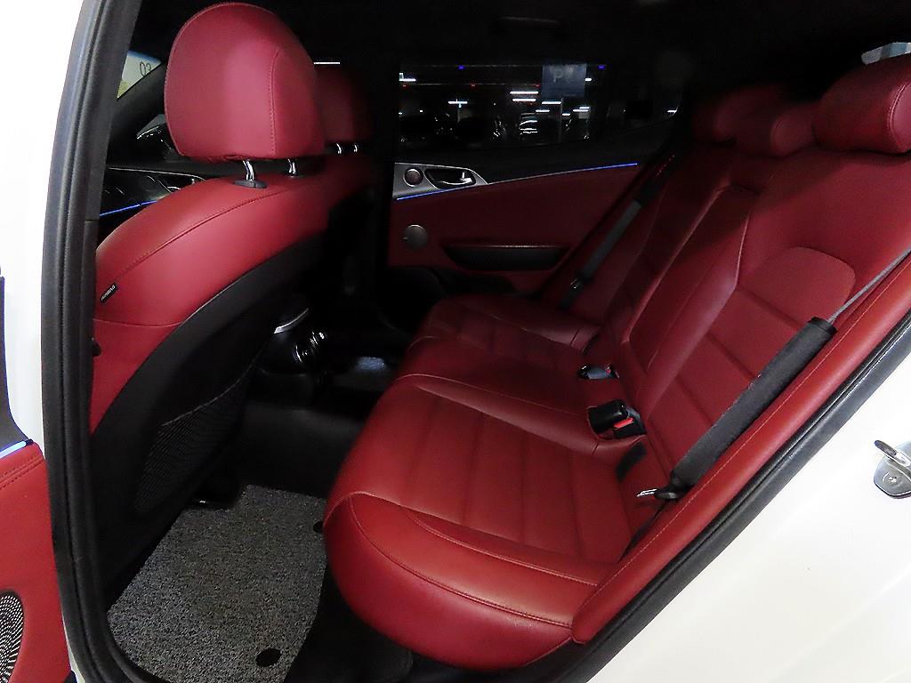 KIA Stinger - Vista 7