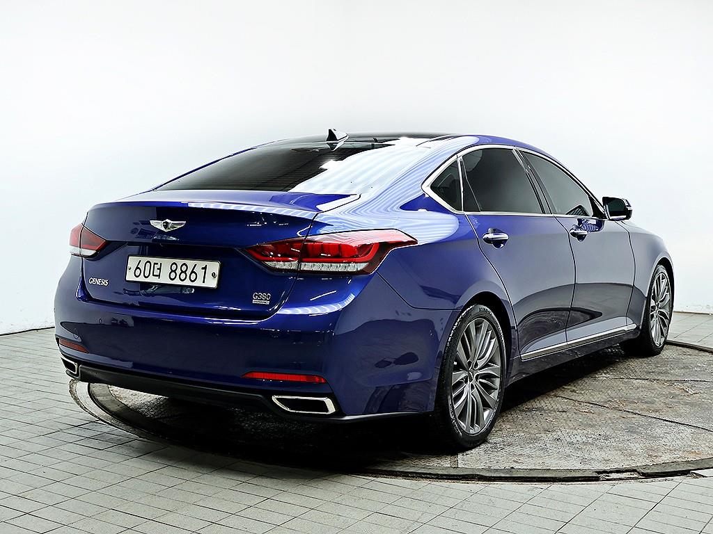 HYUNDAI Genesis - Vista 7