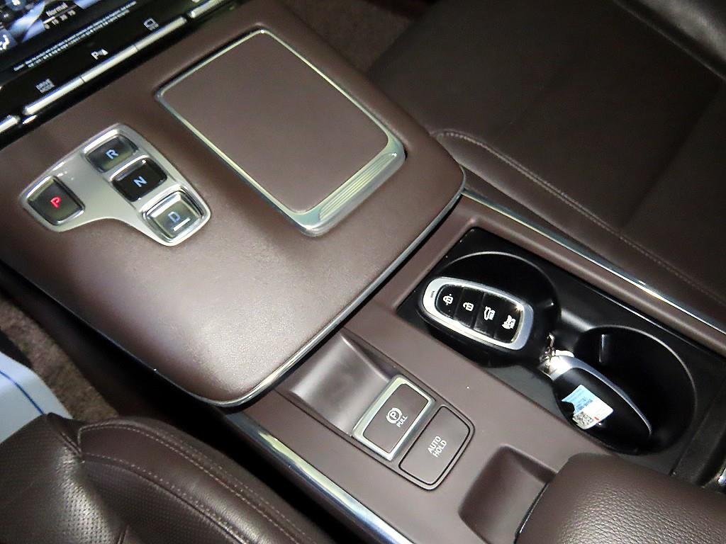 HYUNDAI Grandeur - Vista 12