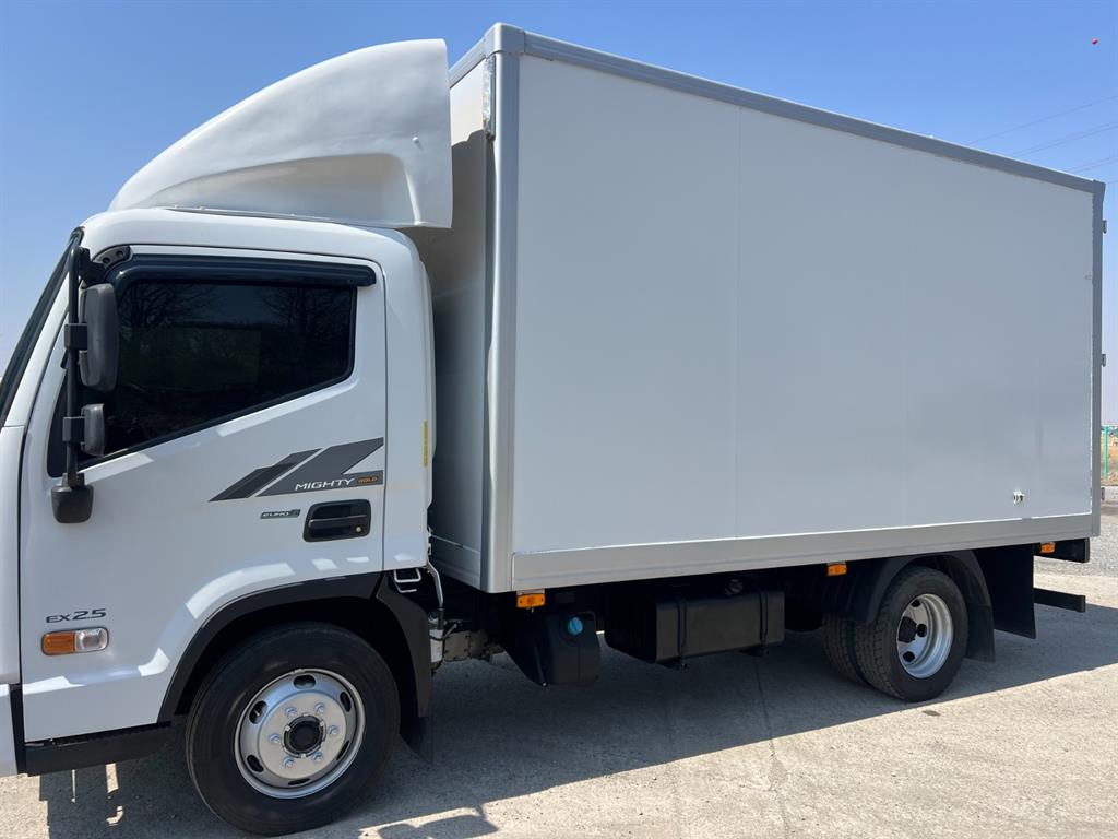 medium and large cargo truck - Vista 10