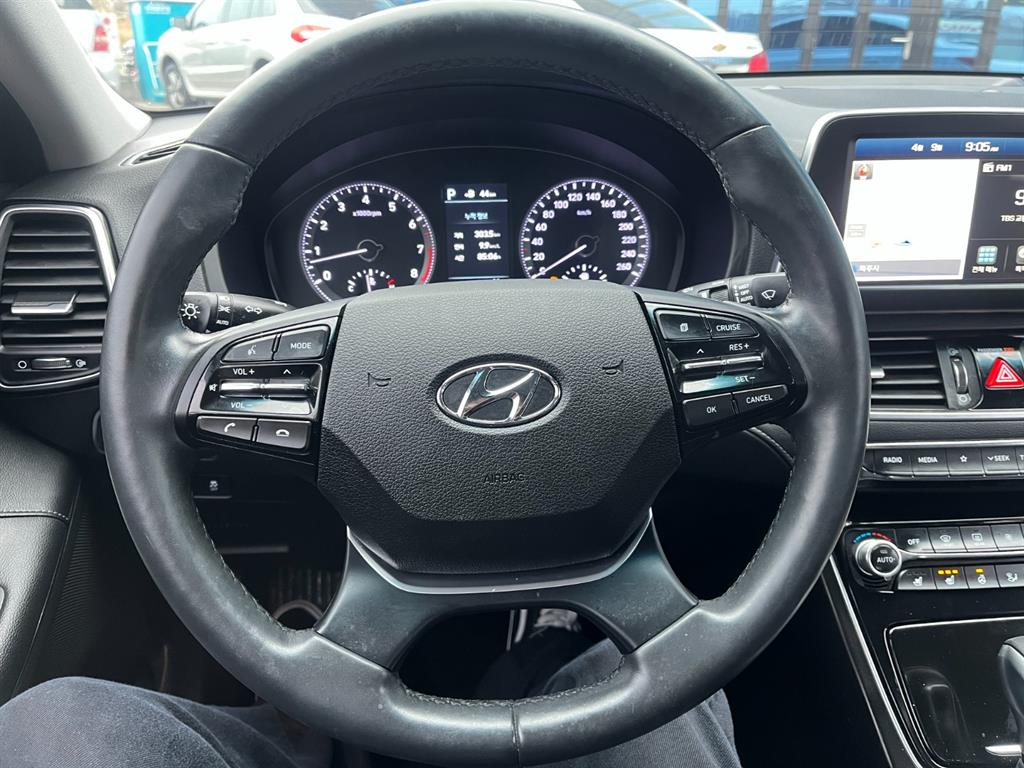 HYUNDAI Grandeur - Vista 7