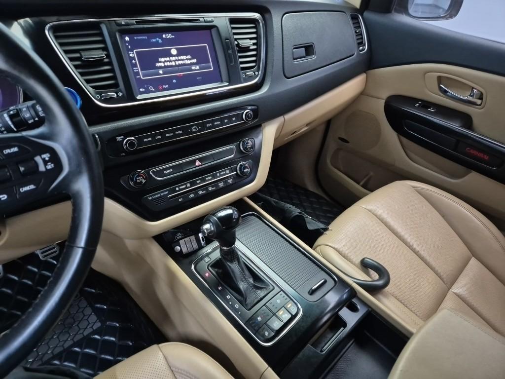 KIA Carnival - Vista 10