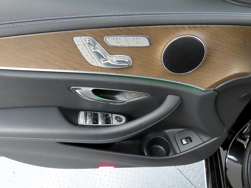 Mercedes Benz E class - Vista 11