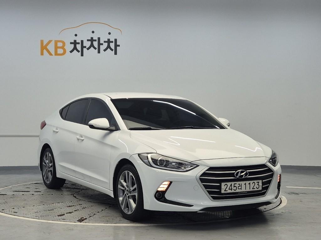 HYUNDAI Avante - Vista 3