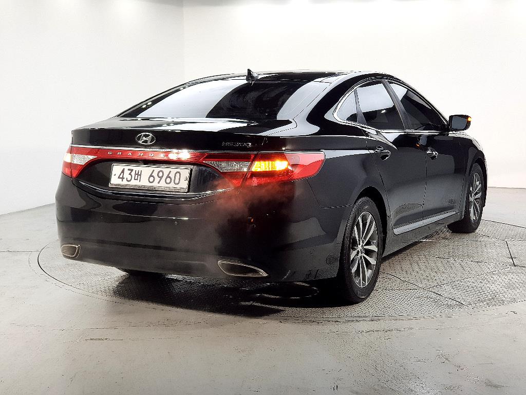 HYUNDAI Grandeur - Vista 4