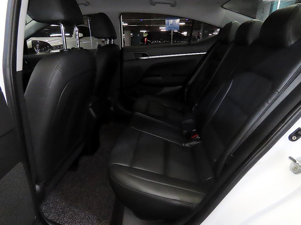 HYUNDAI Avante - Vista 7