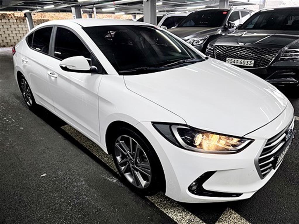 HYUNDAI Avante - Vista 2