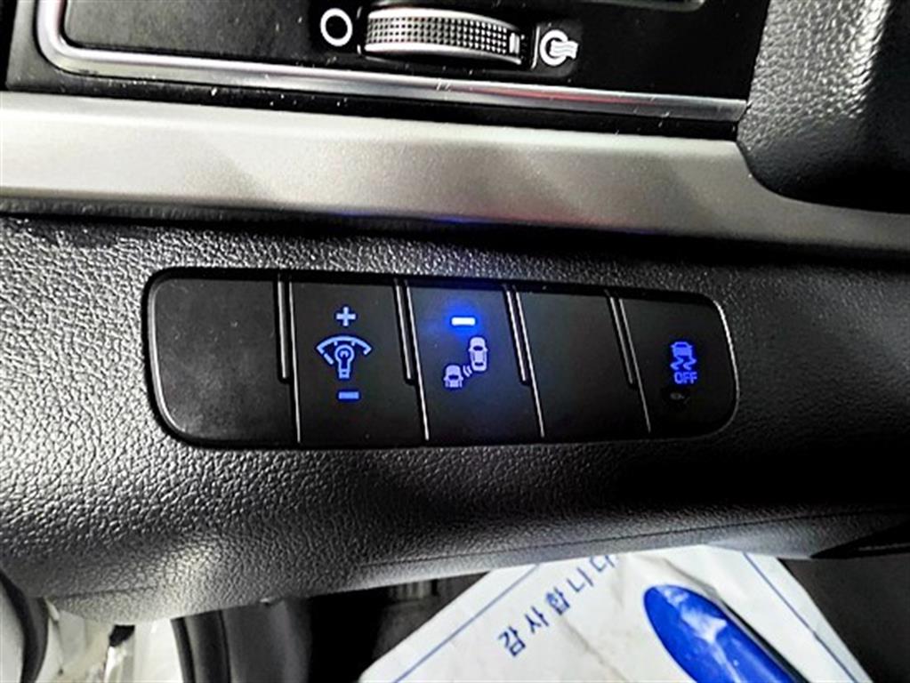 HYUNDAI Avante - Vista 7