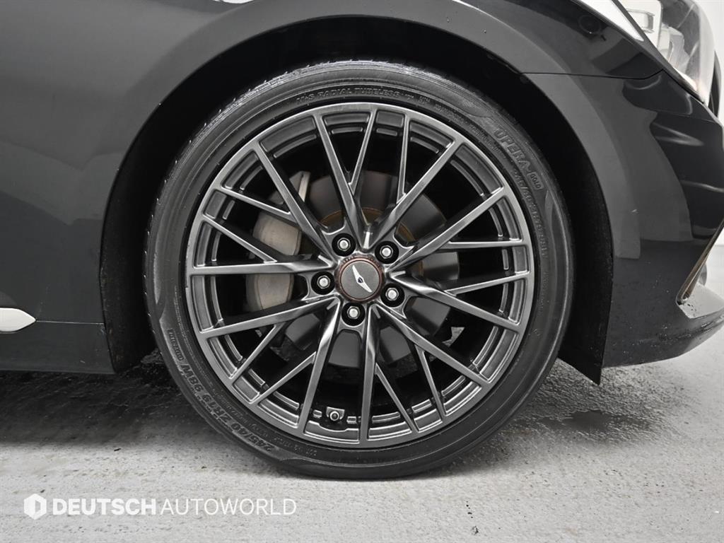 HYUNDAI Genesis - Vista 5