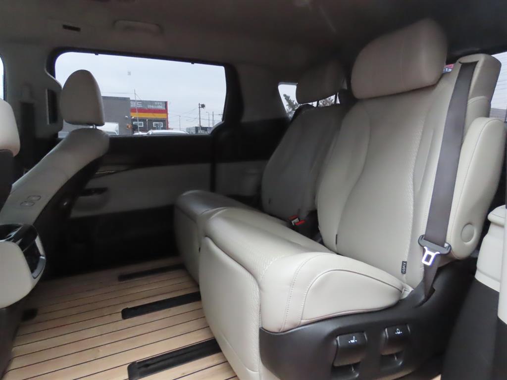 KIA Carnival - Vista 11