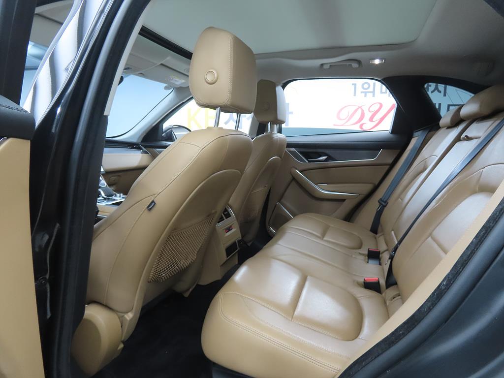 Jaguar F-PACE - Vista 6