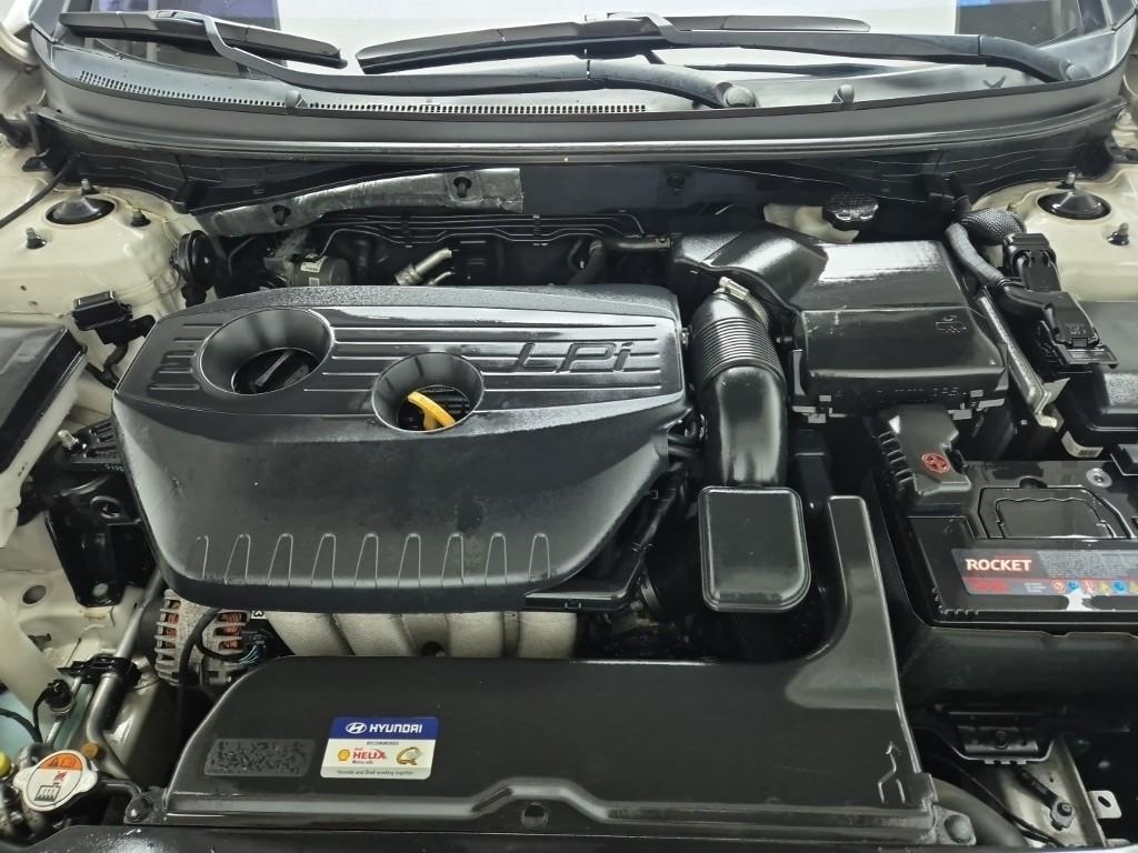 HYUNDAI Sonata - Vista 5