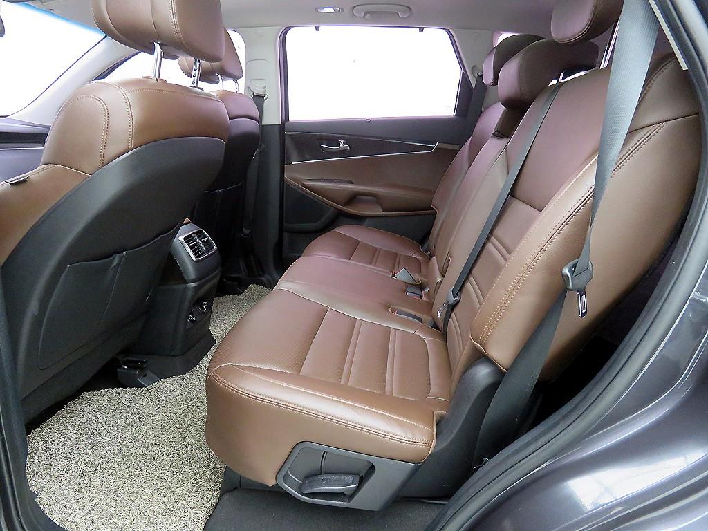 KIA Sorento - Vista 8