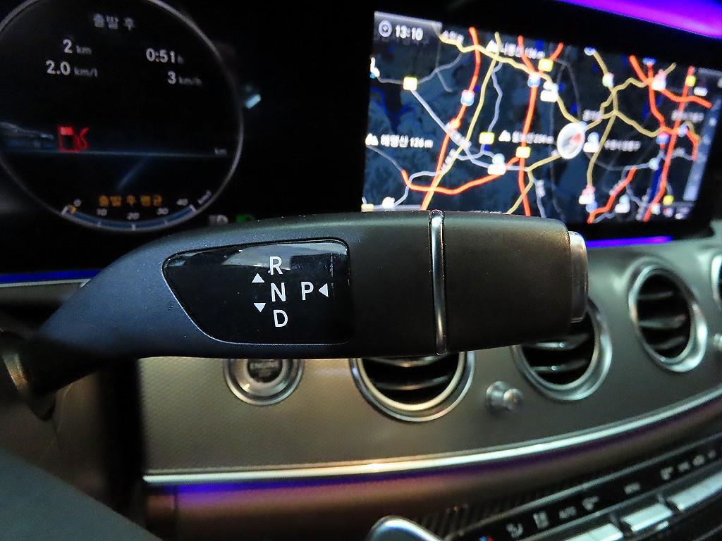 Mercedes Benz E class - Vista 12