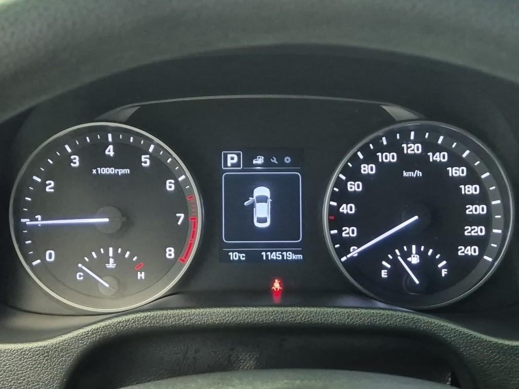 HYUNDAI Avante - Vista 8