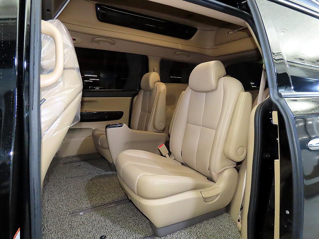 KIA Carnival - Vista 7