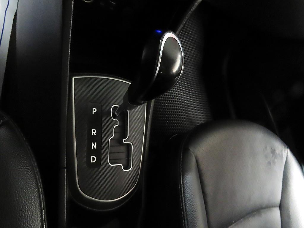 HYUNDAI Accent - Vista 10