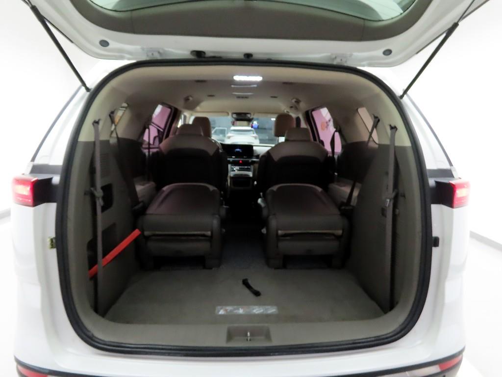 KIA Carnival - Vista 5